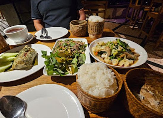 laos/vientiane/chanthabouly/restaurant/khop-chai-deu