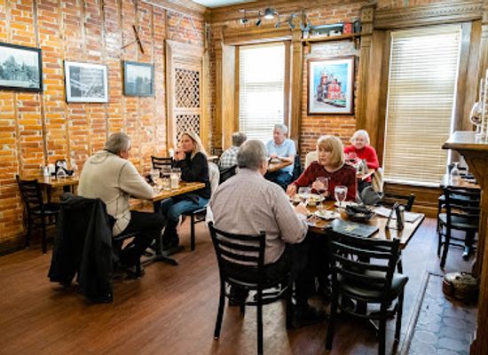 ohio/great-black-swamp/restaurant/corkscrew-saloon