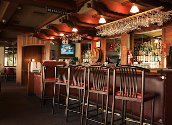 washington/kennewick/restaurant/the-crow-s-nest-at-clover-island-inn