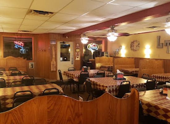 iowa/ankeny/restaurant/leaning-tower-of-pizza-uptown-ankeny