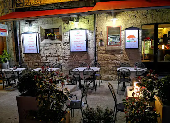 san-marino/san-marino/restaurant/in-or-out-food-bar-pizzeria-piadineria-hamburgeria-ristorante