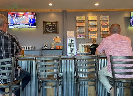 indiana/elkhart/restaurant/westwind-brewery-co