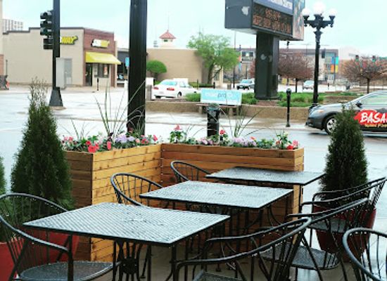 iowa/waterloo/restaurant/basal-pizza
