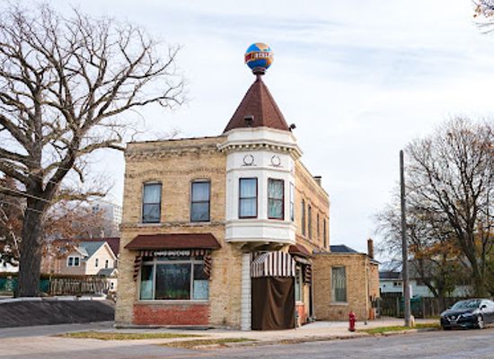 wisconsin/milwaukee/bay-view/restaurant/three-brothers