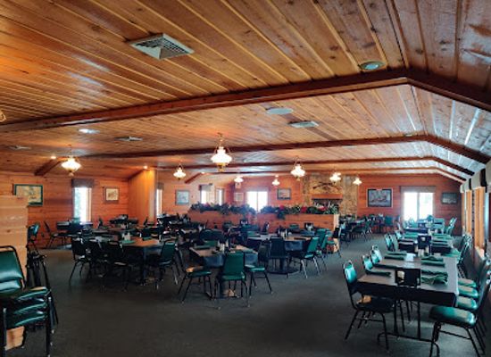 michigan/sleeping-bear-dunes-national-lakeshore/restaurant/boone-s-long-lake-inn