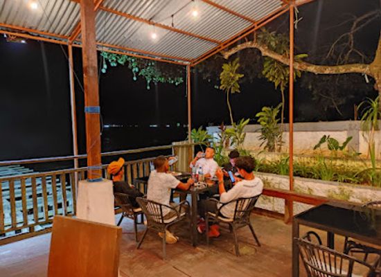 indonesia/west-papua/restaurant/inggandi-beach-resto-cafe