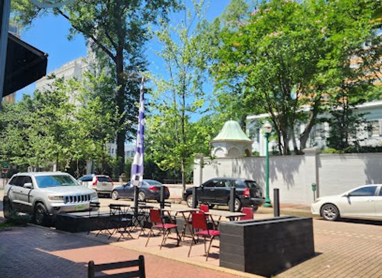 mississippi/jackson/downtown-jackson/restaurant/basil-s-downtown