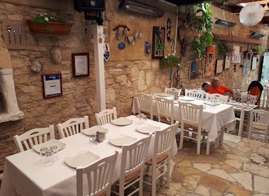 cyprus/troodos/restaurant/stou-kir-yianni-guest-house-restaurant-wine-cellar