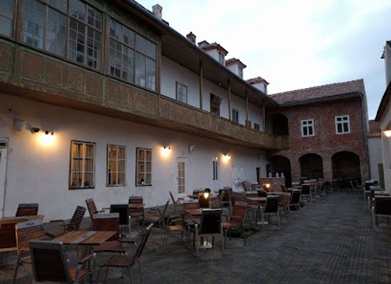 romania/sibiu-area/restaurant/jules-restaurant