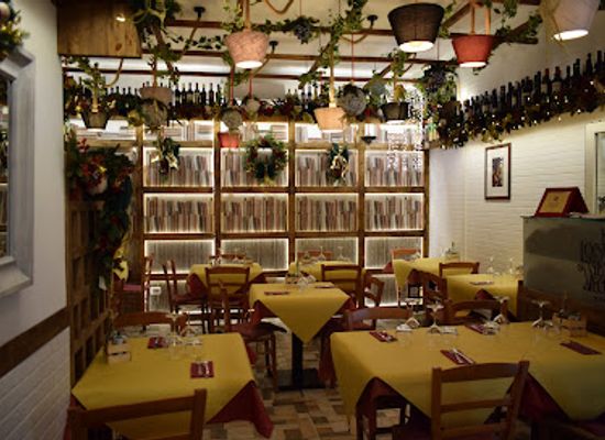 italy/naples/spaccanapoli/restaurant/la-locanda-gesu-vecchio