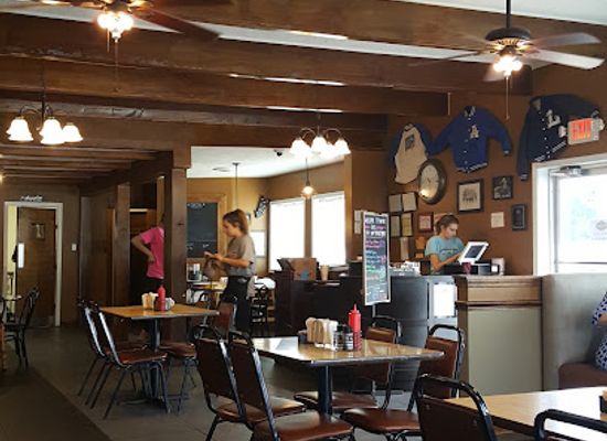 tennessee/upper-cumberland/restaurant/wayne-s-grill