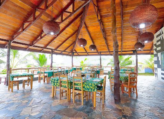 ghana/kusaug/restaurant/lemon-beach-restaurant