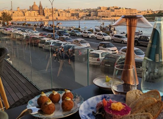 malta/marsamxett-harbour/restaurant/hammett-s-monastik