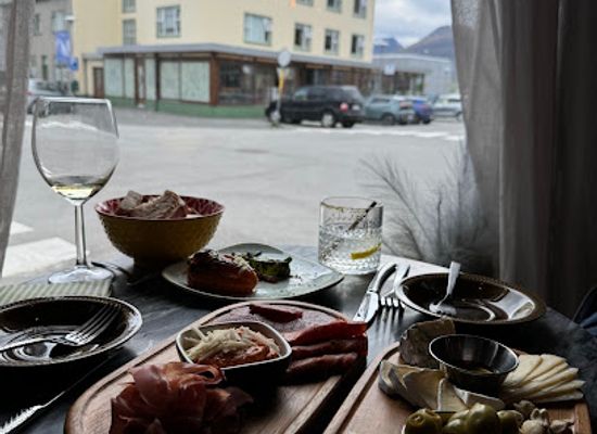 iceland/isafjordur/restaurant/bubbly