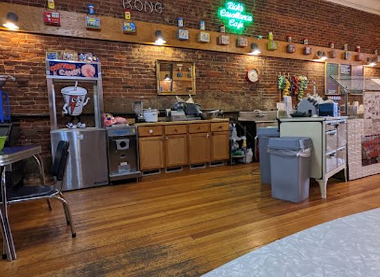 iowa/waterloo/restaurant/hungry-charlie-s-lunchbox