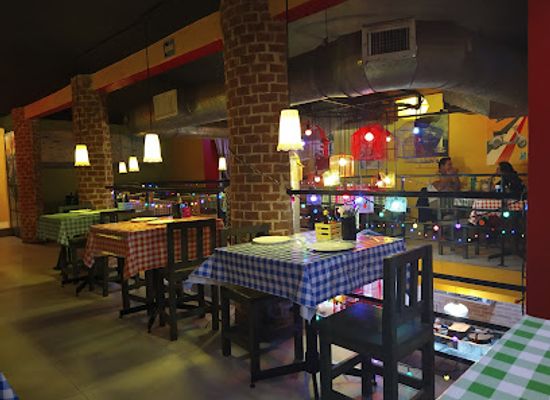 mexico/cancun/restaurant/cheester-chstr-palapas