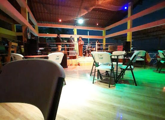 haiti/les-cayes/restaurant/club-on-the-bay