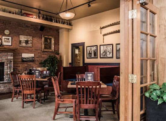 arizona/coconino-county/restaurant/charly-s-pub-grill