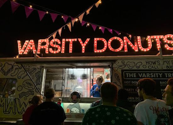 kansas/manhattan/restaurant/the-varsity-truck