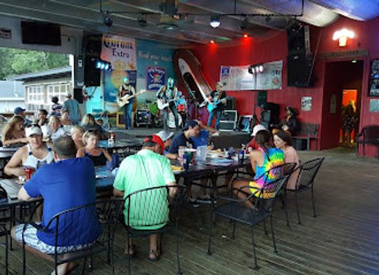 missouri/ozarks/restaurant/jolly-rogers-grub-grog