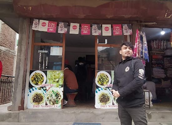 nepal/bhaktapur/restaurant/the-1990-yummy-laphing-momo-center