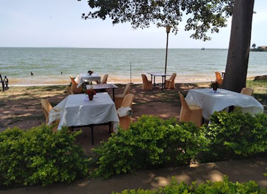 uganda/entebbe/restaurant/rhino-restaurant
