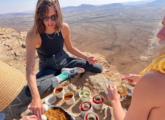 israel/negev-desert/restaurant/jachnun-chofshit