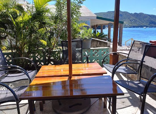 saint-vincent-and-the-grenadines/bequia/restaurant/mac-s-pizza-kitchen