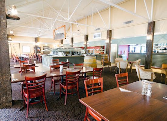 australia/uluru-kata-tjuta-national-park/restaurant/bough-house-restaurant