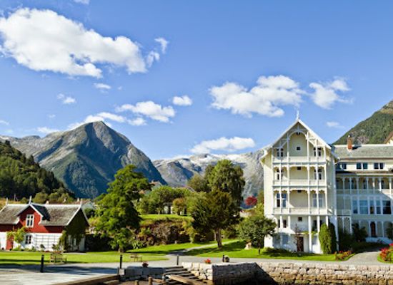 norway/sognefjord/restaurant/kviknes-hotel