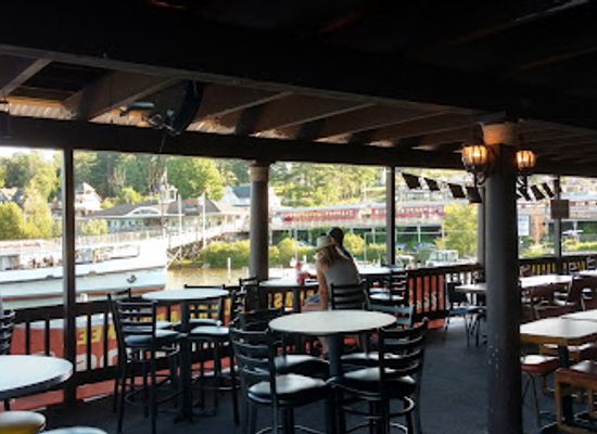 new-hampshire/lakes-region/restaurant/anthony-s-pier-restaurant