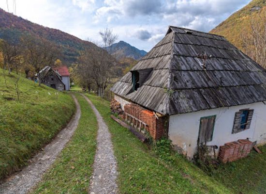 montenegro/sinjajevina/restaurant/household-medojevic-homemade-food