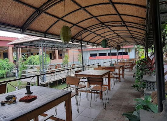 indonesia/east-java/restaurant/pringgondani-dvd-resto