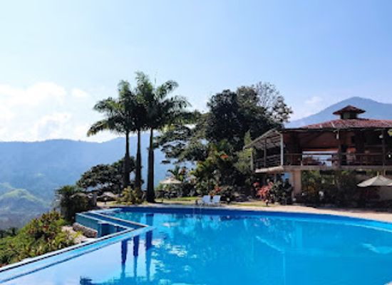 ecuador/zamora-chinchipe-region/restaurant/hosteria-castillo-real-zamora-hotel-restaurante-piscinas-senderismo-en-zamora-chinchipe-ancas-de-rana-y-tilapias