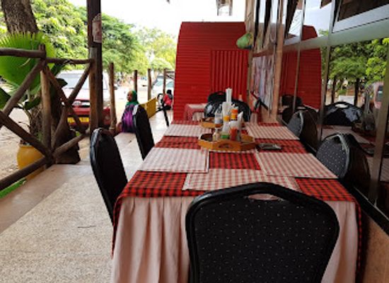 tanzania/moshi/restaurant/cafe-deli-chez