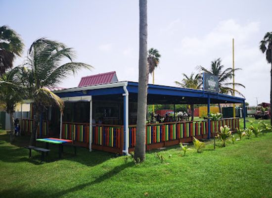 saint-kitts-and-nevis/cayon/restaurant/michael-s-burgers