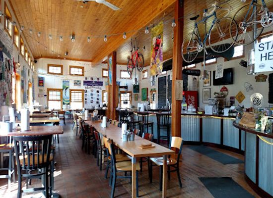 wisconsin/great-river-road/restaurant/the-rivers-eatery-the-ideal-market