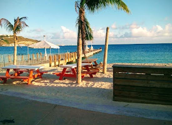 sint-maarten/great-bay-beach/restaurant/layback-beach-bar-grill