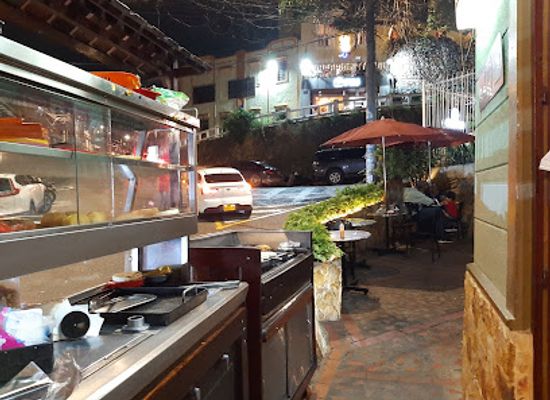 colombia/cali/san-antonio/restaurant/parador-san-antonio-arepas