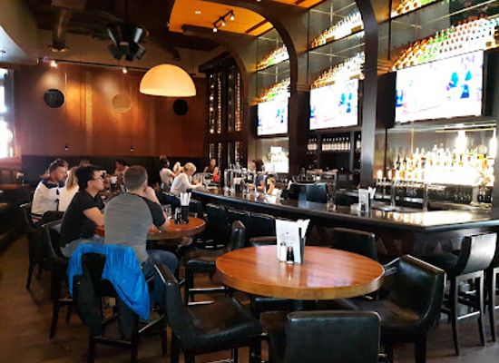 canada/pembina-valley/restaurant/joey-polo-park
