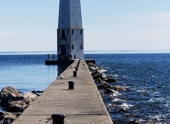 michigan/northern-michigan/restaurant/dinghy-s-restaurant-bar