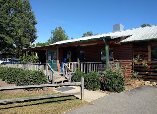 north-carolina/uwharrie-mountains/restaurant/log-cabin-bar-bque