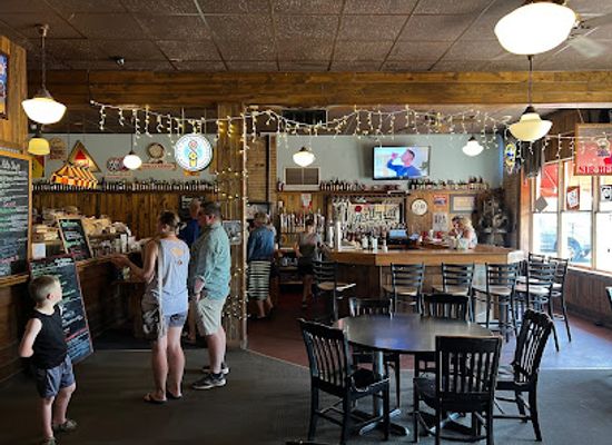 minnesota/lake-superior-s-north-shore/restaurant/sir-benedicts-tavern-on-the-lake