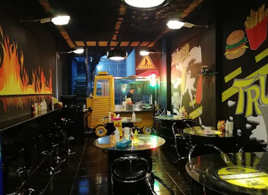 jordan/eastern-desert/restaurant/burger-truck