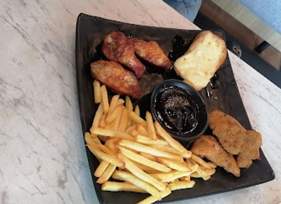 gabon/gaboon-estuary/restaurant/pizza-hut-avorbam