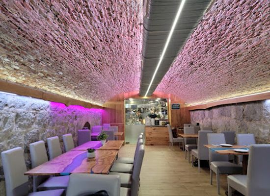 gibraltar/gibraltar-nature-reserve/restaurant/vault-13