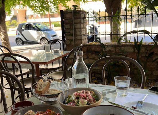 greece/kalamata/restaurant/mple-kanarini