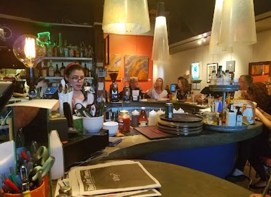 illinois/rock-river-valley/restaurant/27-aluna