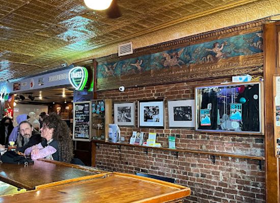 ohio/dayton/oregon-district/restaurant/the-trolley-stop