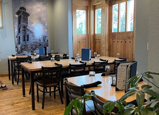 michigan/lower-peninsula/restaurant/tracey-s-at-roam-inn